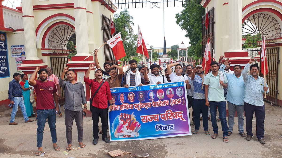 CpiPatna's tweet photo. शिक्षक अभ्यर्थियों पर लाठीचार्ज और डोमिसाइल नीति वापस लेने को लेकर AISF राज्य परिषद ने आज बेगूसराय मेंआक्रोश मार्च निकाल कर विरोध जताया।

#AISF https://t.co/L1F0WId1Ne