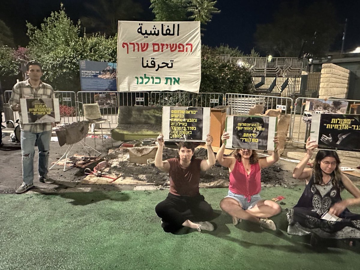 שוברים שתיקה tweet media