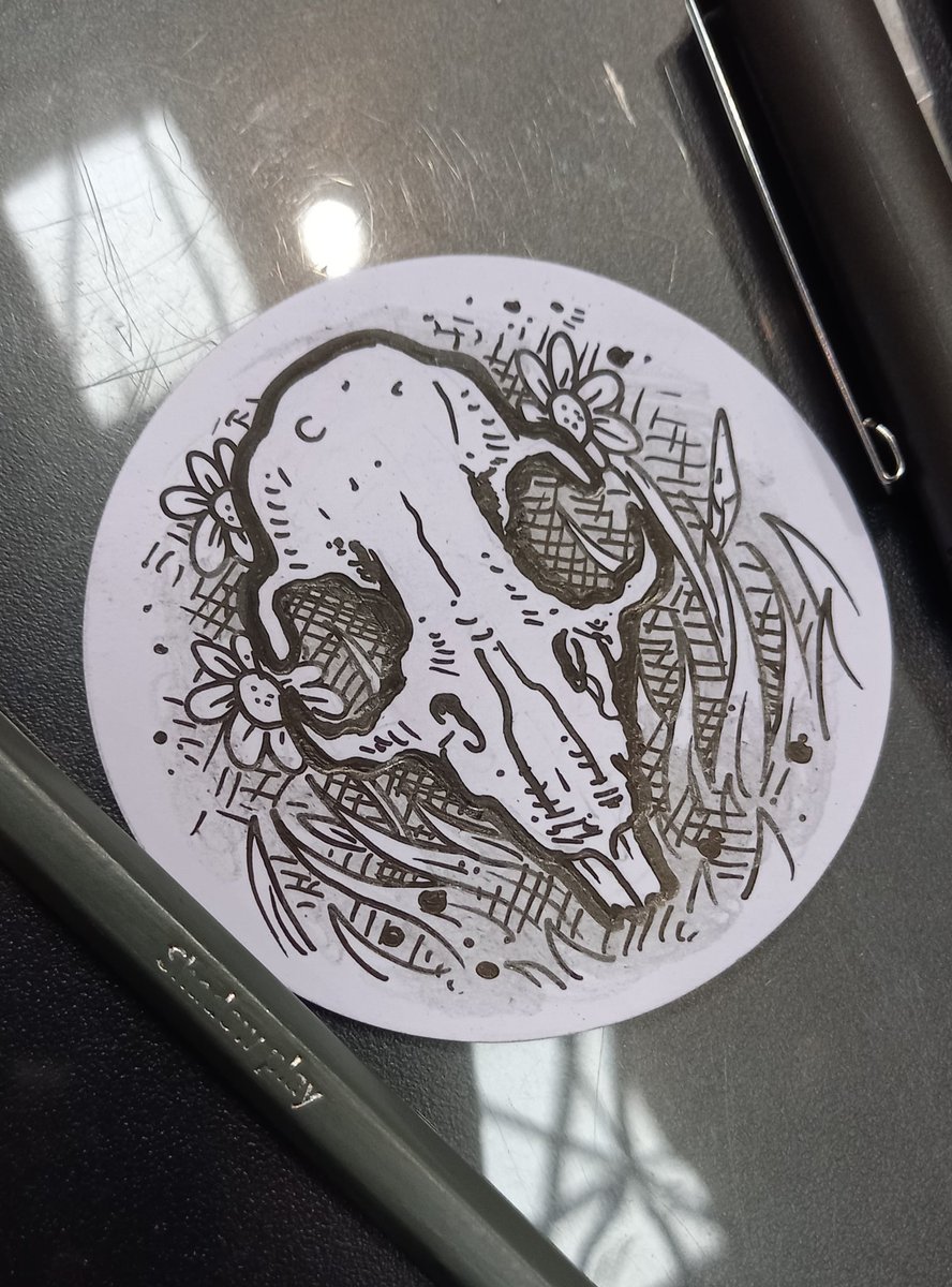 PhaseChan's tweet photo. Lil tiny #conhon of a rat skull badge design!! #Dokomi2023 https://t.co/Ve13zghPsC