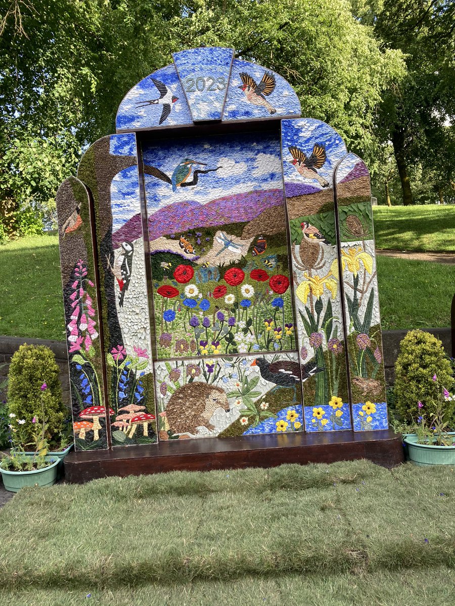 Oh just look at this beautiful well dressing. It moved me to tears.