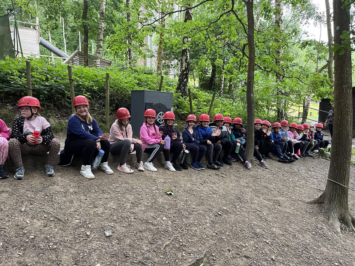 Map reading skills, tunnels to explore and lots of encouraging each other this evening. #lifeskills 
@CLOtC 
#boundlessoutdoors