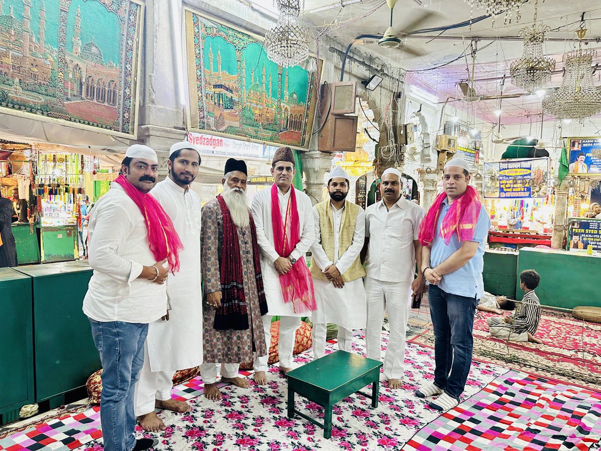 aminpathan54's tweet photo. आज अजमेर में ख्वाजा गरीब नवाज र.अ. के दरबार में हाजरी दी, देश में अमन चैन की दुआ की।
@DargahCommitte @ajmerchishty https://t.co/xkqqjG67HU