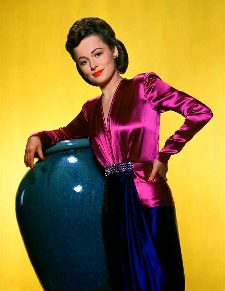 '... Personally, I think women ruled from the first, and that we were better off not to let the men know about it. Movies should return to mystiques.'

—Dame #OliviaDeHavilland ... was #BOTD