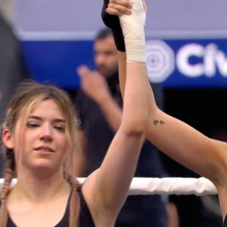 ElNadaplete's tweet photo. 🤬🤬 LA ROBADA DEL AÑO!!!
@samyriveratv le dio una TURBOPUTISA se llevó 2 rounds muy claros y uno estuvo reñido PERO LA ESPAÑOLA NO SE LLEBO NINGUNO CLARO, 

VÁYANSE MUCHO ALV!!!!!!!! 🤬🤬🤬

No se que pelea vieron los jueces, he vuelto a ver la pelea y no hay dudas

 #LaVelada3 https://t.co/esPkQQePBR