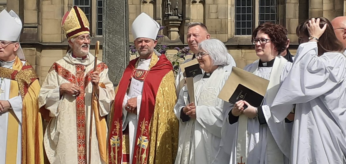 Photos by @AnnePilkington6 of Ann Meadowcroft's priesting at @ManCathedral this afternoon 😍🙏⛪.