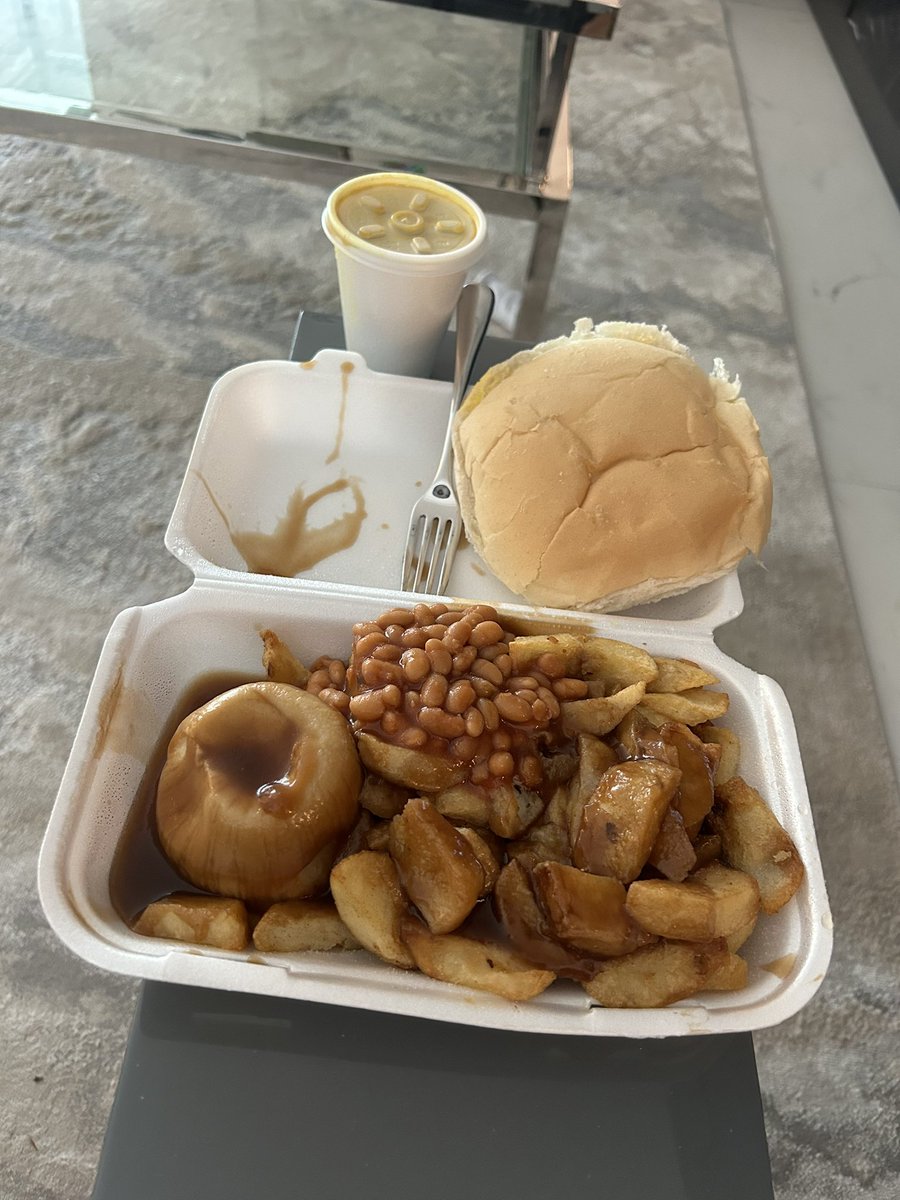 PaddyMcGuinness's tweet image. I’m getting a lot of heat for mixing beans and gravy. The curry sauce has also raised a few eyebrows? #chippytea