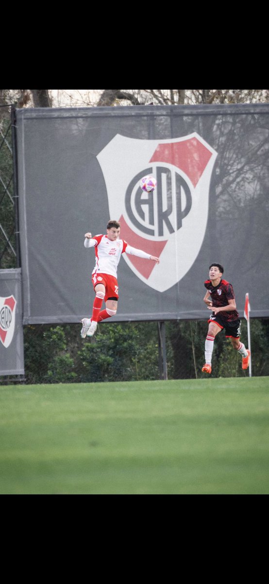 Steve57952501's tweet photo. Jumping into the weekend. #soccer https://t.co/uipHNiQ8Hr