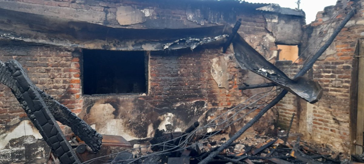 🚨 Se incendió una carpintería en Melo.

🚨 El hecho se produjo aproximadamente a las 2:00 de la madrugada de este sábado.

🚨 El incendio afectó en su totalidad una carpintería de 100 m2. y de forma parcial una vivienda.

🚨 No se registraron lesionados.
<a href="/Minterioruy/">Ministerio del Interior</a>