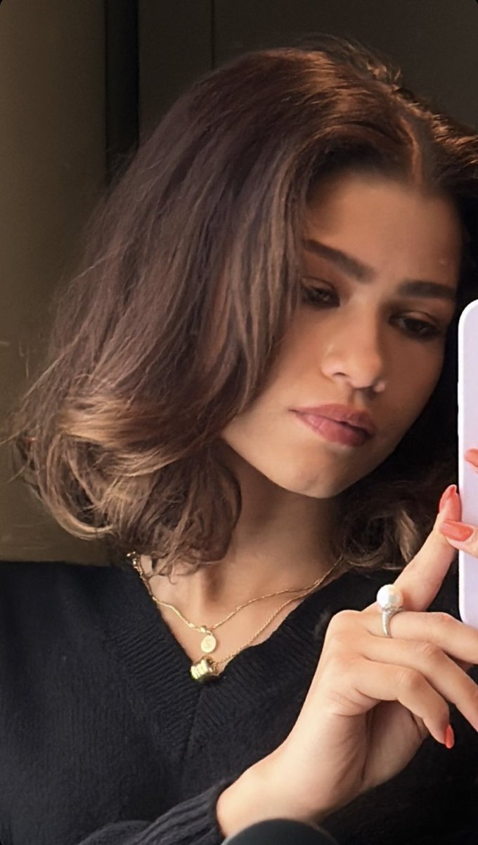 PopBase's tweet photo. Zendaya stuns in new selfie. https://t.co/vWi2OS7HsG