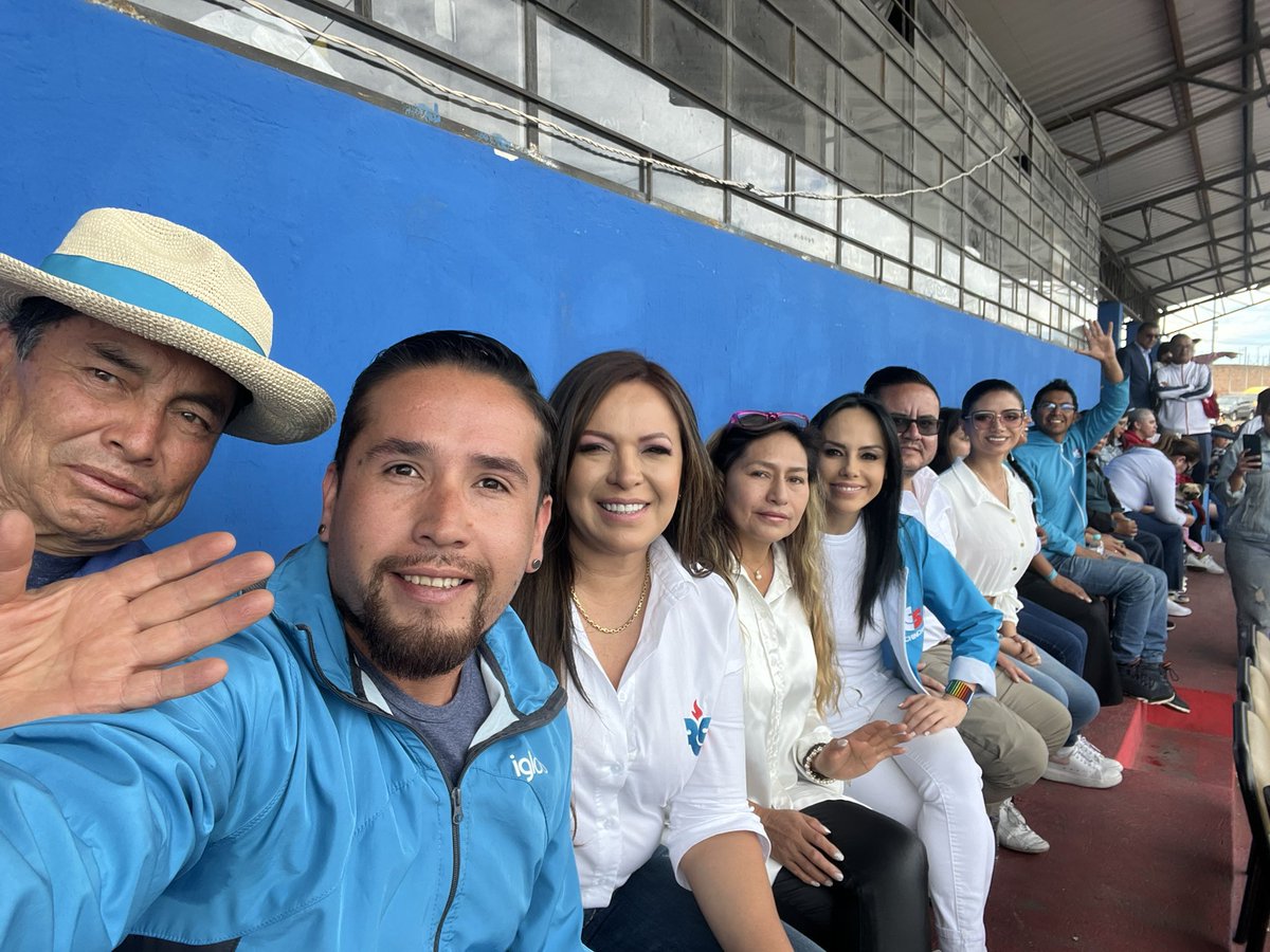 LedyZunigaRC's tweet image. Gracias por la invitación a participar en las Olimpiadas Interbarriales de Quito. El deporte y la alegría son parte esencial del #ResurgirDeLaPatria 
Con Luisa González  y Andrés Arauz  #ElPoderRegresaAlPueblo 
.
.
.
#LuisaPresidenta 
#UnaSolaVuelta 
#RevoluciónCiudadana