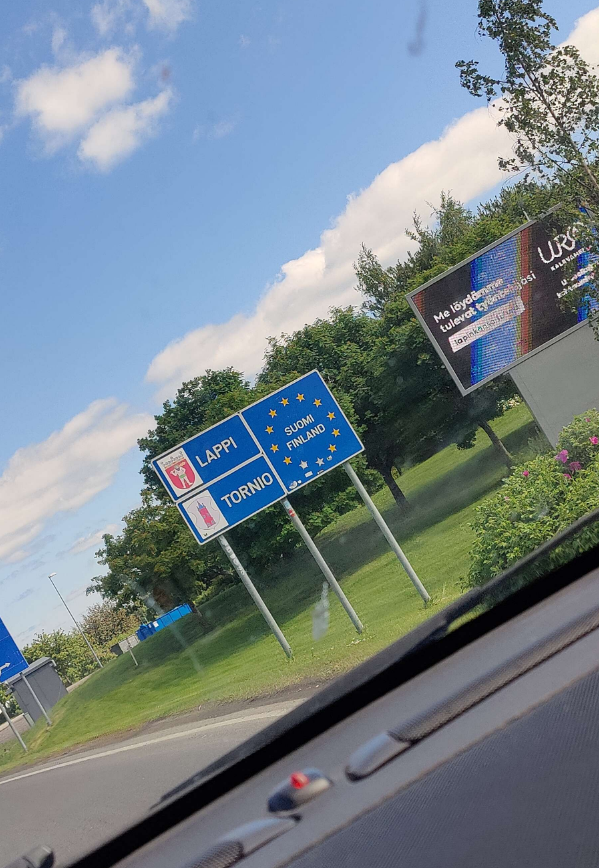 ItsAntiix's tweet photo. Quick visit to our neighbours on a boring summer day 🚙 https://t.co/GAUM2m08Rn