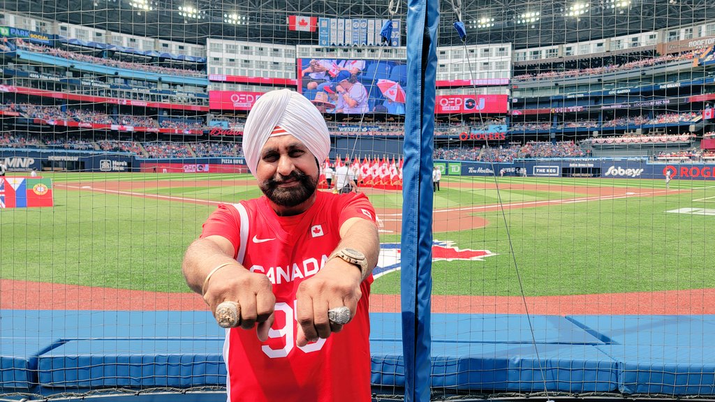 #CanadaDay2023 tradition!! Let's go @BlueJays !!! Superfan in the house!