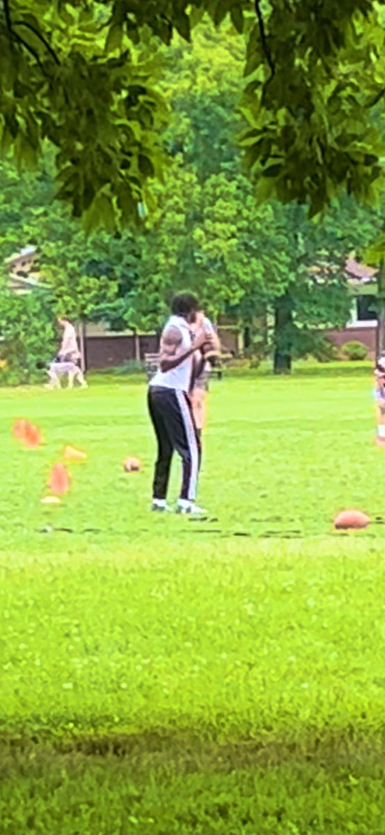 Steve2mith's tweet photo. Got some great work in can’t wait for this season !! 🐝🐝  @CHSJacketFB @CoachDantzler #roadtolex💍 https://t.co/Y8SD1oO4uH