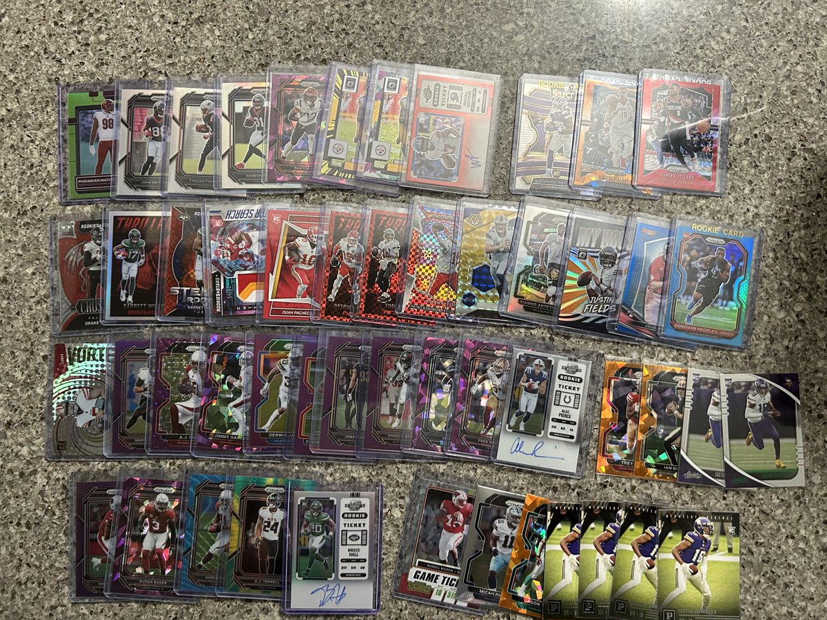 GabeyCardStacks's tweet image. The value bins today were fire 🔥🔥 I traded $350 for this