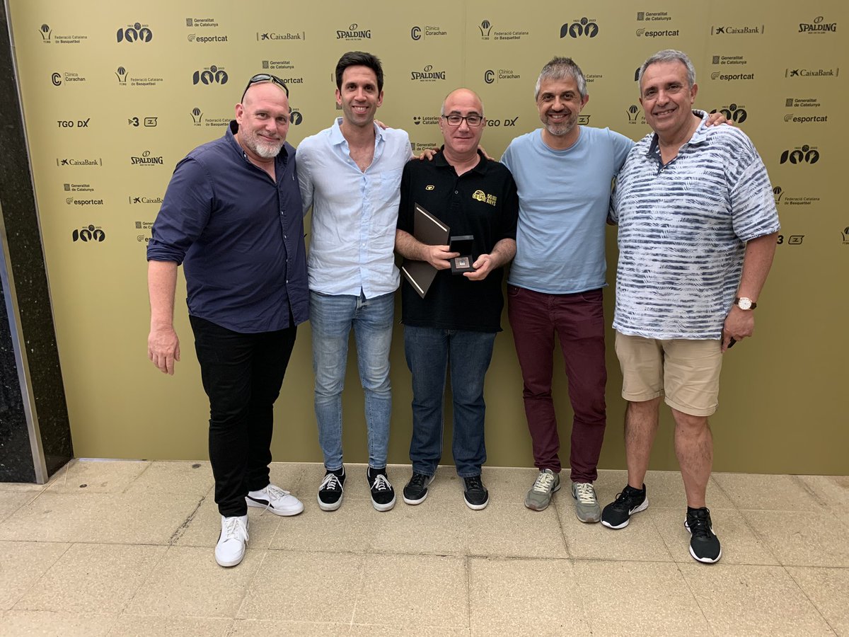 tonividalsastre's tweet photo. Acompanyant a en Frosty @FReixach a recollir la medalla d’argent de la @FCBQ per la seva tasca i compromís amb el @cbsalt Moltes felicitats Fro 👏👏👏 @ViladeSalt https://t.co/zpsiBohgI5
