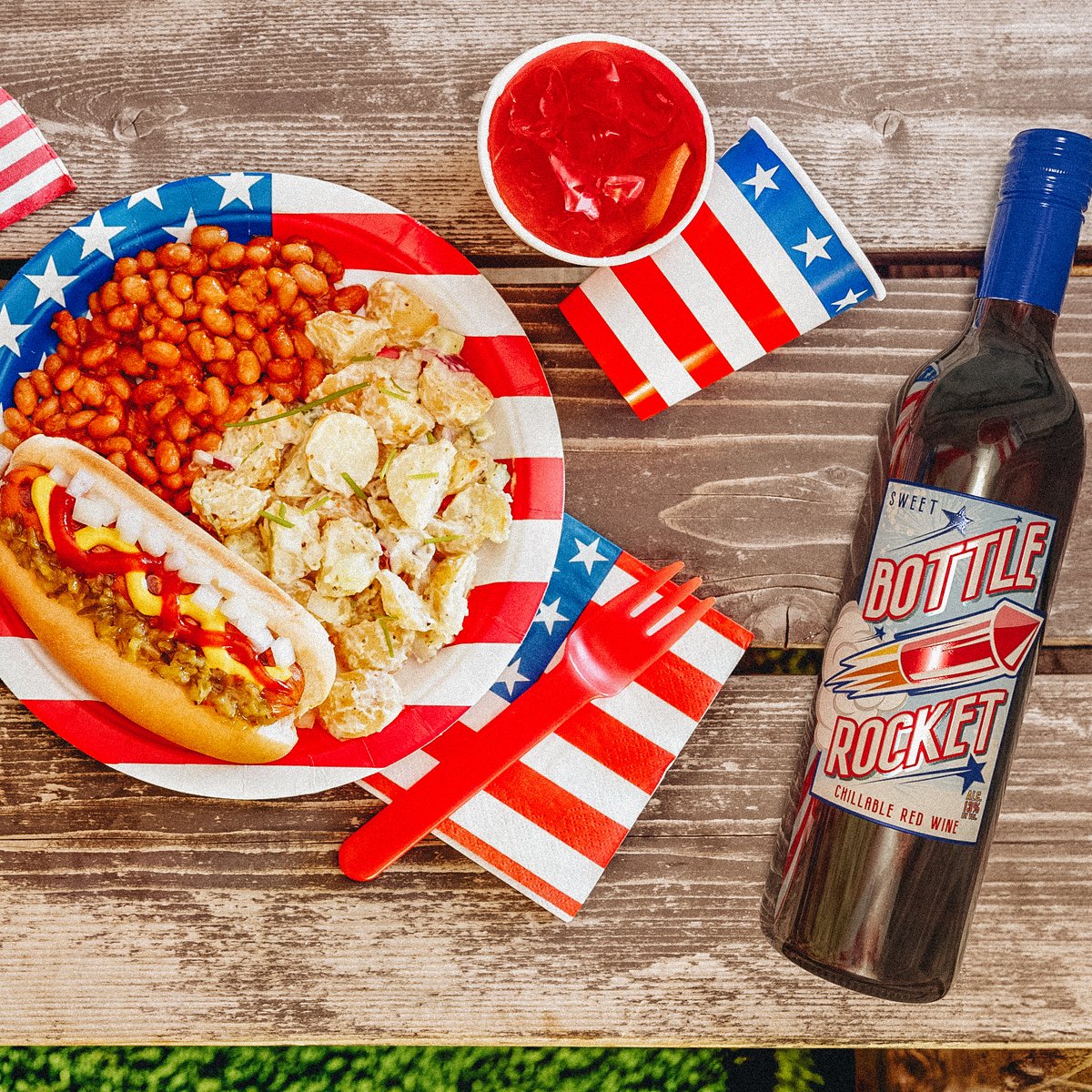 EasleyWinery's tweet photo. Happy 4th of July weekend! 🎆🇺🇸 We hope you'll be having a blast with your friends and family. What's your favorite dish to have alongside a cold glass of Bottle Rocket? https://t.co/YSeKh6o4pk