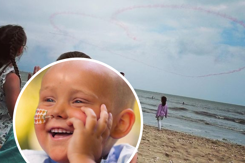WalesOnline's tweet photo. Red Arrows draw a massive in heart in the sky in memory of brave Morgan Ridler
https://t.co/hxMruaTO0L https://t.co/r1qez9IeVb