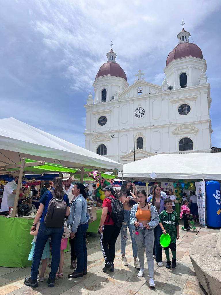 UsolidariaCo's tweet photo. #Hoy, en el marco del Día Internacional del Cooperativismo #CoopsDay saludamos a estas organizaciones y acompañamos el #FestivalCooperativoySolidario2023 en #Rionegro #Antioquia organizado por @Fusoan #Fesert
@ConfecoopAnt y @AlcRionegro https://t.co/9812kbs6jv