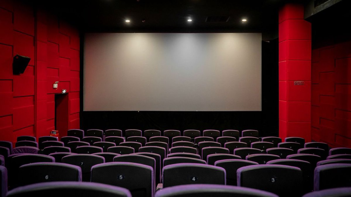 InfoPopFr's tweet photo. En raison des émeutes qui ont lieux actuellement en France suite au drame de #Nanterre, la plupart des cinémas en France ne sont plus ouvert le soir, l’heure de fermeture peut changer selon les cinémas mais la plupart sont fermés après 19h. 

(Source : Deadline) https://t.co/8QxOZyeM6v