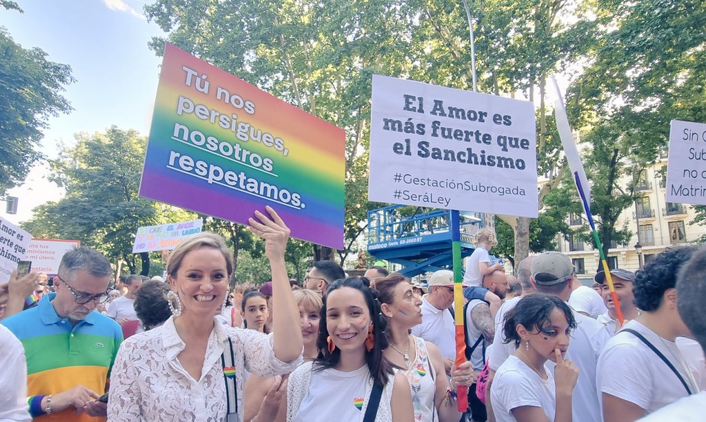 Noemi_delaCalle's tweet image. Hoy @CiudadanosCs ha participado en la #MarchaDelOrgullo2023 junto a las familias de @sonuestroshijos. 

Ha sido maravilloso disfrutar de la jornada junto a niñas y niños nacidos del amor y por gestación subrogada. 

#GestacionSubrogada #SeraLey
#YoGestaria