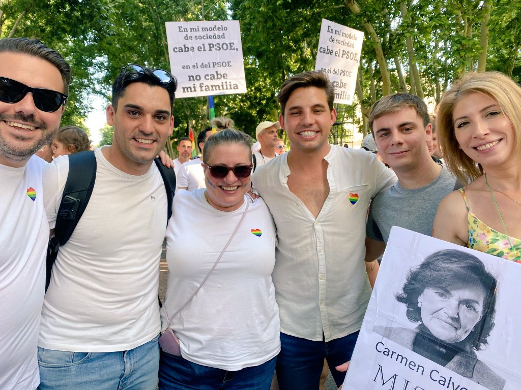 Noemi_delaCalle's tweet image. Hoy @CiudadanosCs ha participado en la #MarchaDelOrgullo2023 junto a las familias de @sonuestroshijos. 

Ha sido maravilloso disfrutar de la jornada junto a niñas y niños nacidos del amor y por gestación subrogada. 

#GestacionSubrogada #SeraLey
#YoGestaria