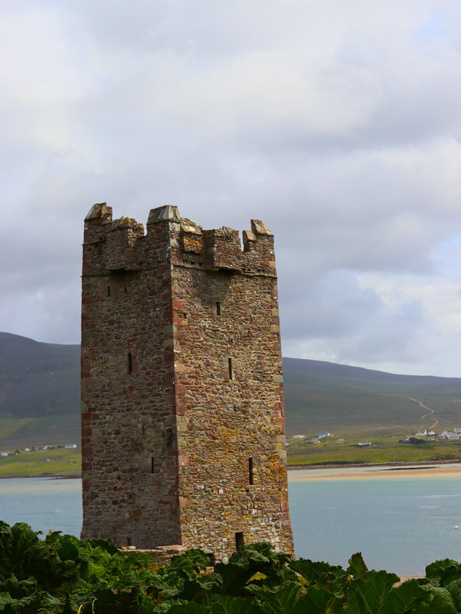 NiamhatMU's tweet photo. Gráinne Mhaol Ní Mháille #SomeWoman! Under Brehon Law she married Risdeárd an Iarainn Bourke for 'one year certain' - a trial marriage. She ended the marriage by calling out a window ‘I dismiss you’. #SheGotTheCastle #LegalFeesSorted
#KildownetCastle #AchillIsland
#GoneWalkAbout https://t.co/mOfFbmwBxp