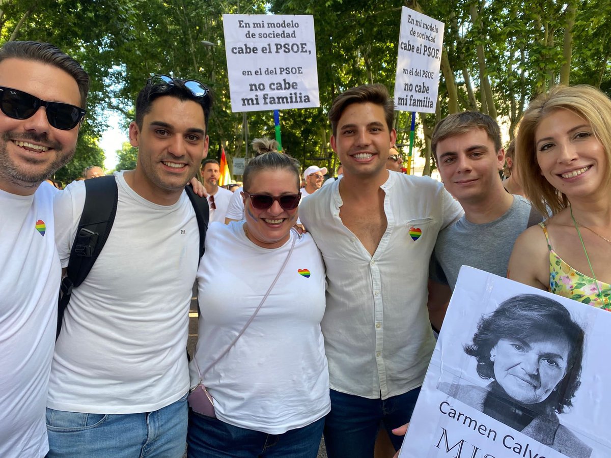 CiudadanosCs's tweet photo. Un año más, participando en el Orgullo, y de nuevo acompañando a @sonuestroshijos en su defensa de la libertad, del respeto, y de todos los tipos de familias.

Por un Orgullo diverso, respetuoso e inclusivo 🏳️‍🌈 https://t.co/roTIcYWzvw