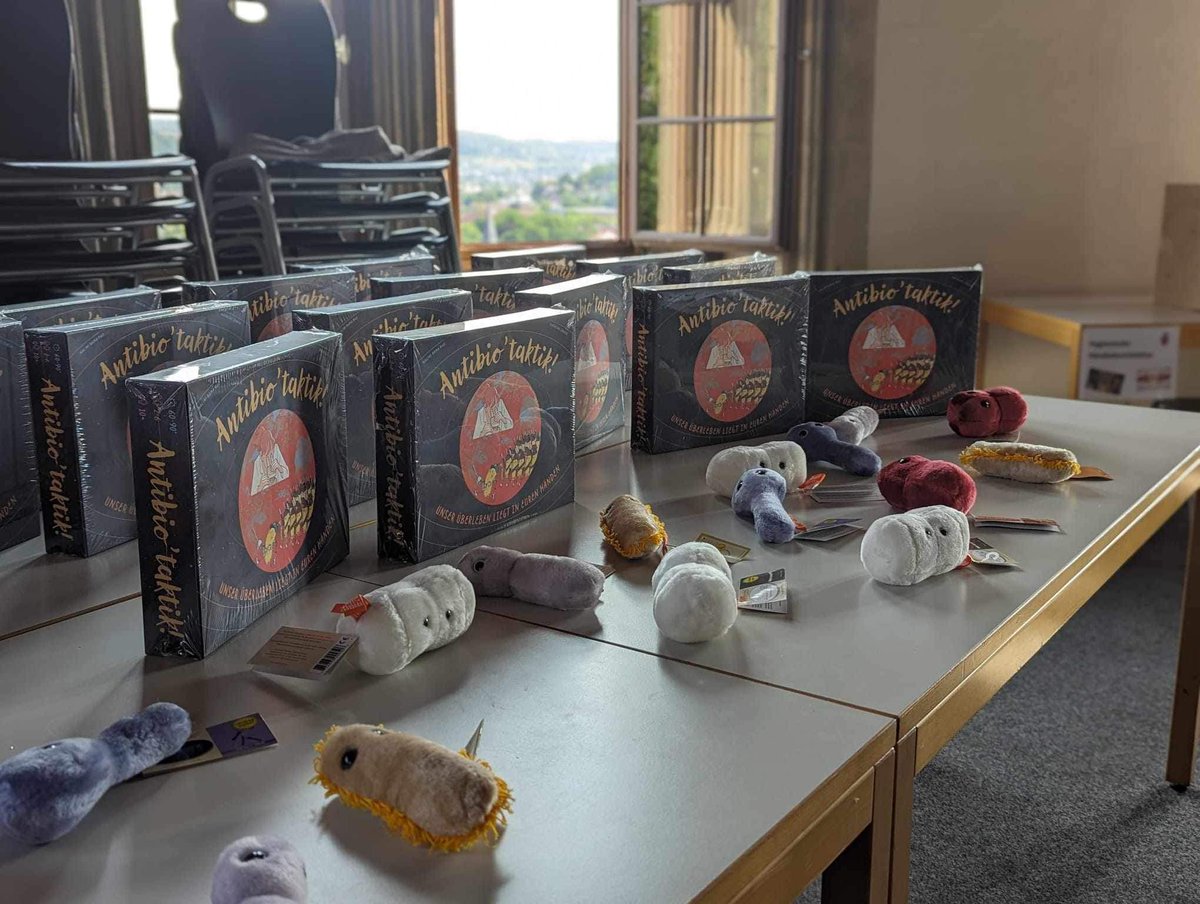 Sibgha_Taayaab's tweet photo. Great experience to be part of demonstrating young kids about Basic Microbiology
Kinder-Forschungstag #ChildrenResearchDay. #BasicMicrobiology
#Laboratory
#agar
#Bacteria
#Virus
#Microbiology #microbiome
#Mikobiologie #Tübingen #Germany https://t.co/bwTzcfocaM