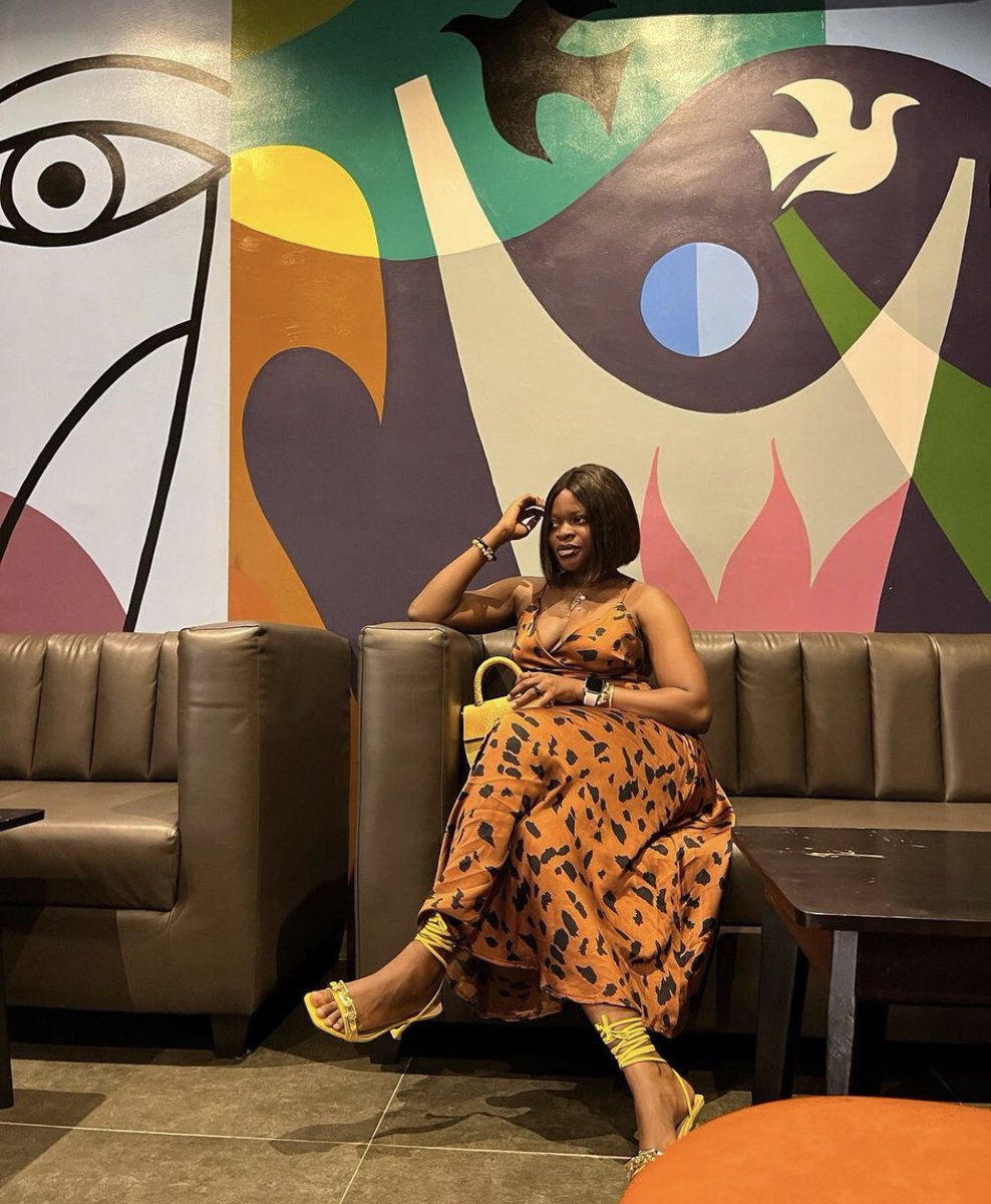 charaluxury's tweet image. The beauty that is @HrmMotunrayo 😍🥰

Spot the “MAY” Bag in Yellow😍

We love it when you tag us and sends us reviews of our products❤️

#chará
#charáwoman
#handmadebag #pagesbydamicommerce #flutterwavecommerce #flutterwavemarket
#leatherproducts 
#bagsinlagos