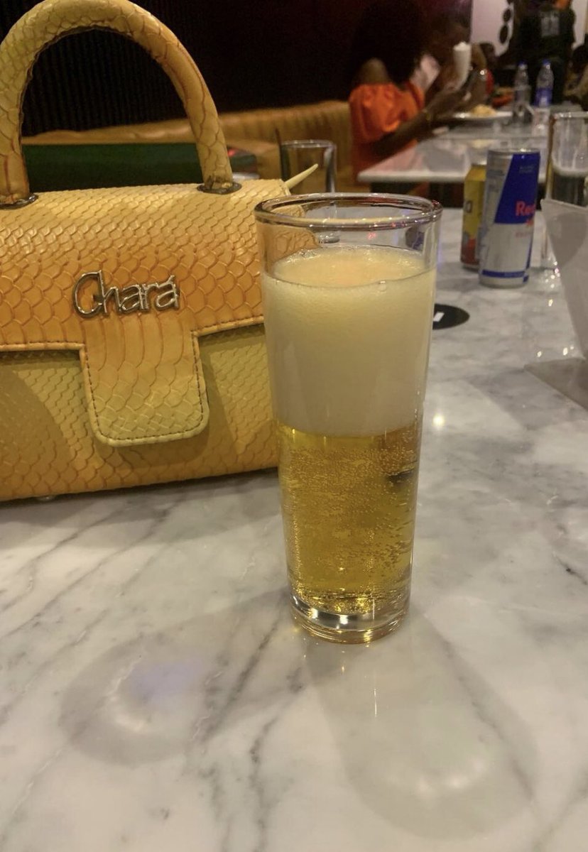 charaluxury's tweet image. The beauty that is @HrmMotunrayo 😍🥰

Spot the “MAY” Bag in Yellow😍

We love it when you tag us and sends us reviews of our products❤️

#chará
#charáwoman
#handmadebag #pagesbydamicommerce #flutterwavecommerce #flutterwavemarket
#leatherproducts 
#bagsinlagos