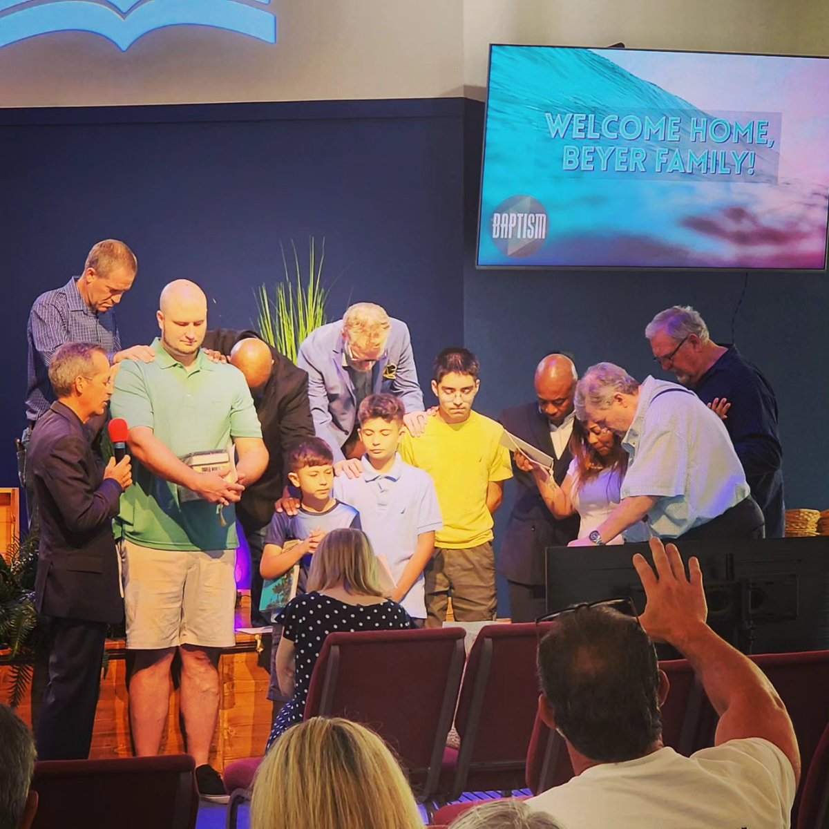 gosafellowship's tweet image. Such a blessing! Today we welcomed all 5 members of the Beyer family in baptism! Praise Jesus! #adventistbaptisms #arklasda #sda #baptism #praisehim #gosafellowship #