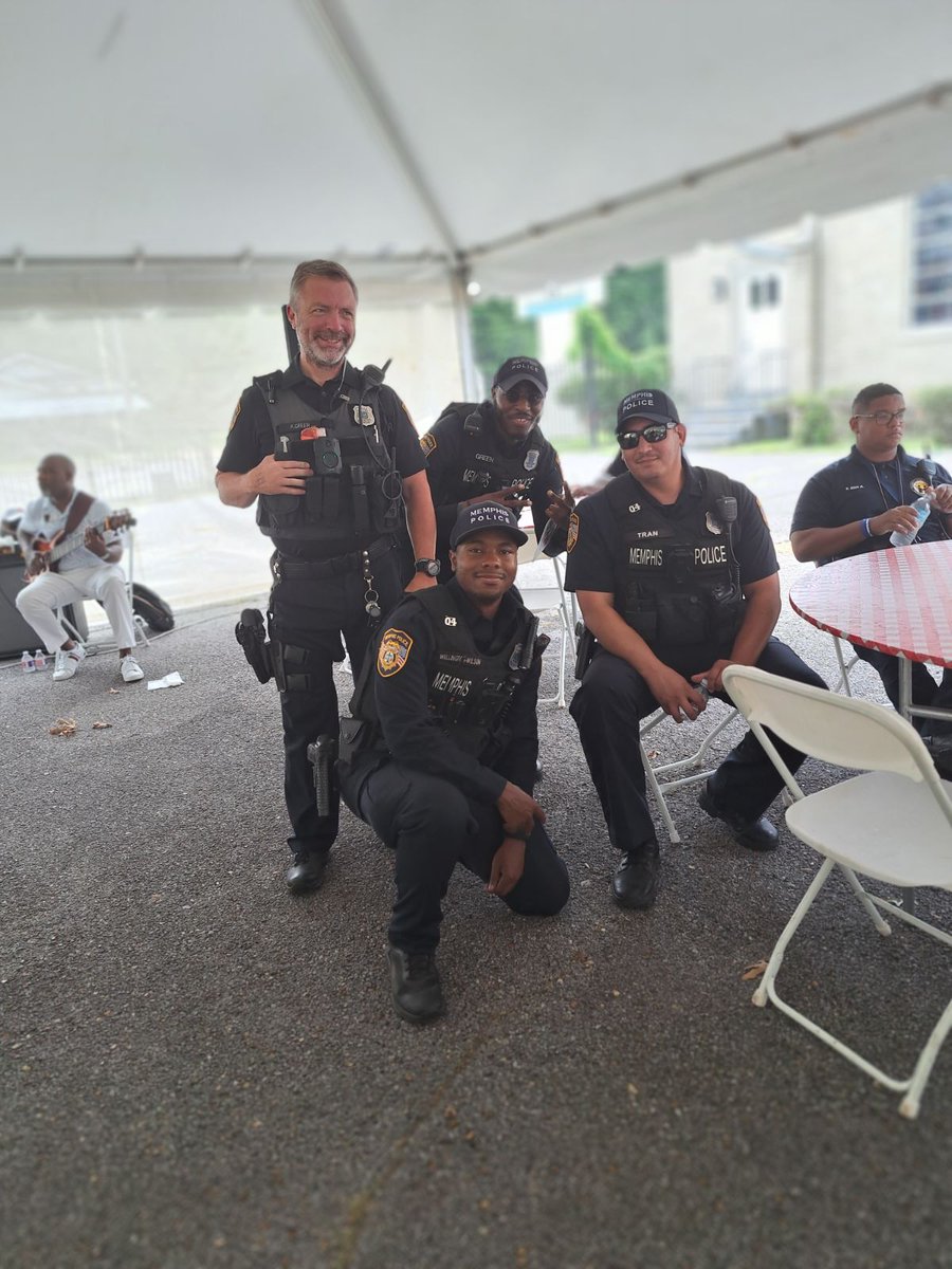 Today Golden Leaf hosted there 3rd Annual Community Outdoor Worship with feeding the Community and Officers. Thank you for your partnership and all you do in the community. 

#memphistn #police #communitysupport #communityengagement #BestinBlue #JoinMPD