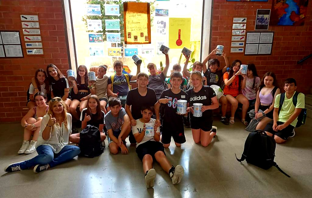 CoopdeCap's tweet image. De nuevo, los alumnos/@s del @InsDali, nos dan muestra de su gran colaboración y apoyo a nuestras familias del #ArmarioSolidarioCdC con 1 campaña para conseguir € para la compra de leche para bebés. Desde todos los ♥️ de las familias que se ayuda: muchas gracias chicas/os!💚💚