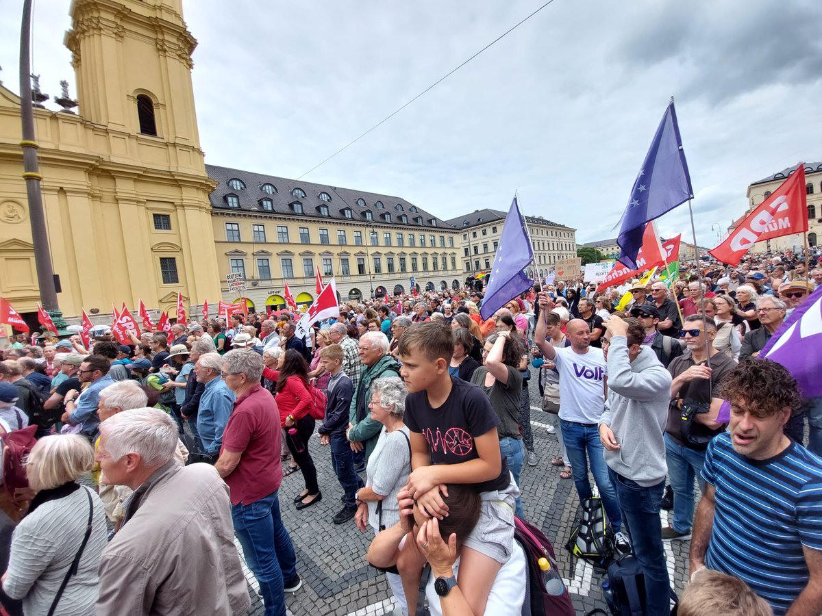 Monika Schmid-Balzert (@schmidbalzert) on Twitter photo Tolle #Demo der <a href="/BayernSPD/">SPD Bayern</a> <a href="/Gruene_Bayern/">GRÜNE Bayern</a> u.v.a. für #zusammenhalt #Demokratie #noafd
Danke für die Orga! Tolle #Demo der <a href="/BayernSPD/">SPD Bayern</a> <a href="/Gruene_Bayern/">GRÜNE Bayern</a> u.v.a. für #zusammenhalt #Demokratie #noafd
Danke für die Orga!