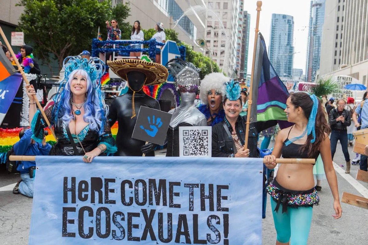 В Европе теперь еще одно ебанутое стадо объявилось - экосексуалы…
Веганы, фемки, пидарасы  и прочие больные ублюдки напротив этих уродов просто цветочки.

Женятся и ебутся с землей, деревьями, помидорами и прочими несчастными дарами природы.

Спокойной ночи, камрады ))