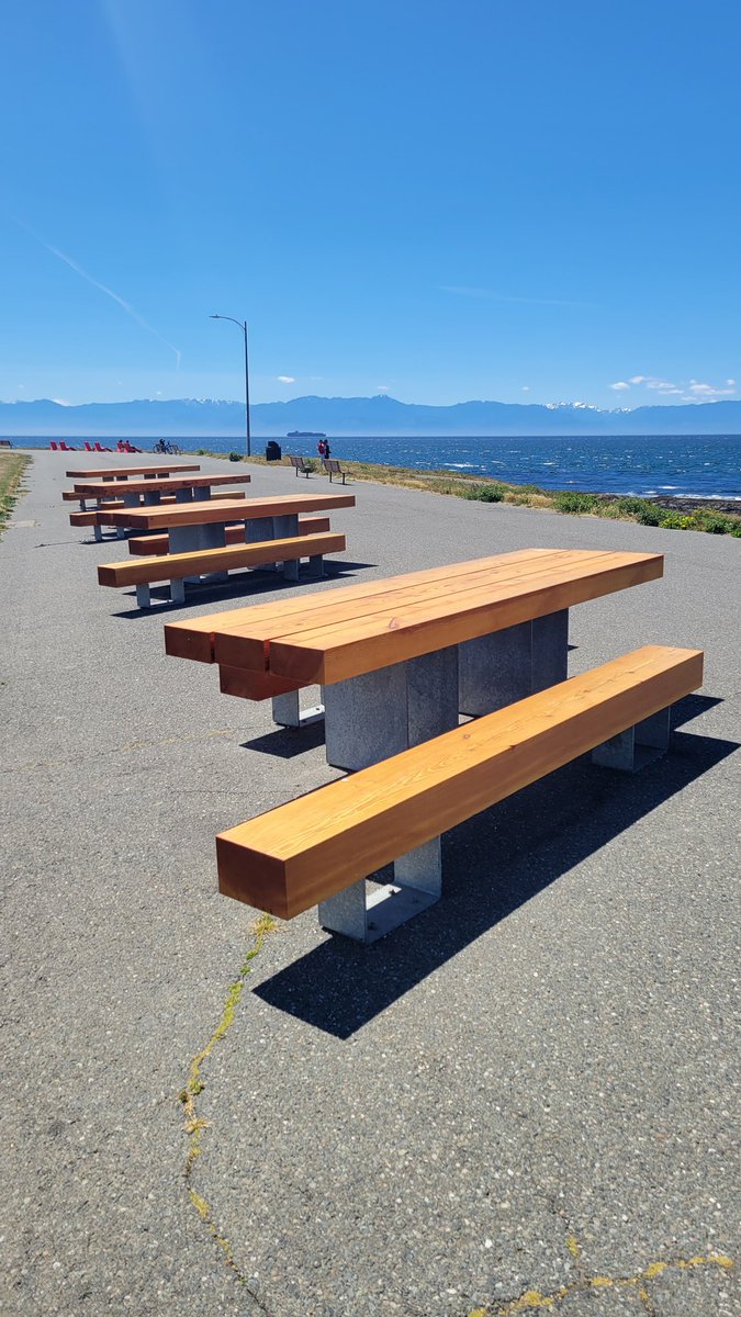 sj2go's tweet photo. Beautiful Canada Day on the water at Clover Point. These crazy unused picnic tables & park benches in the parking lot just seem to be in the way, tho. @CityOfVictoria #victoria #wtf #cloverpoint #noparking https://t.co/7H4GblGBa4