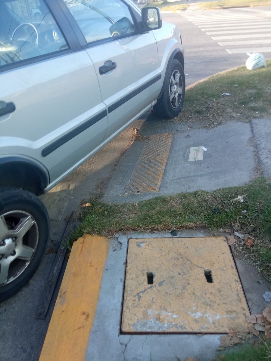 JuliMltn's tweet image. Gente de mierda capitulo mil #LaPlata #Transito #Garron