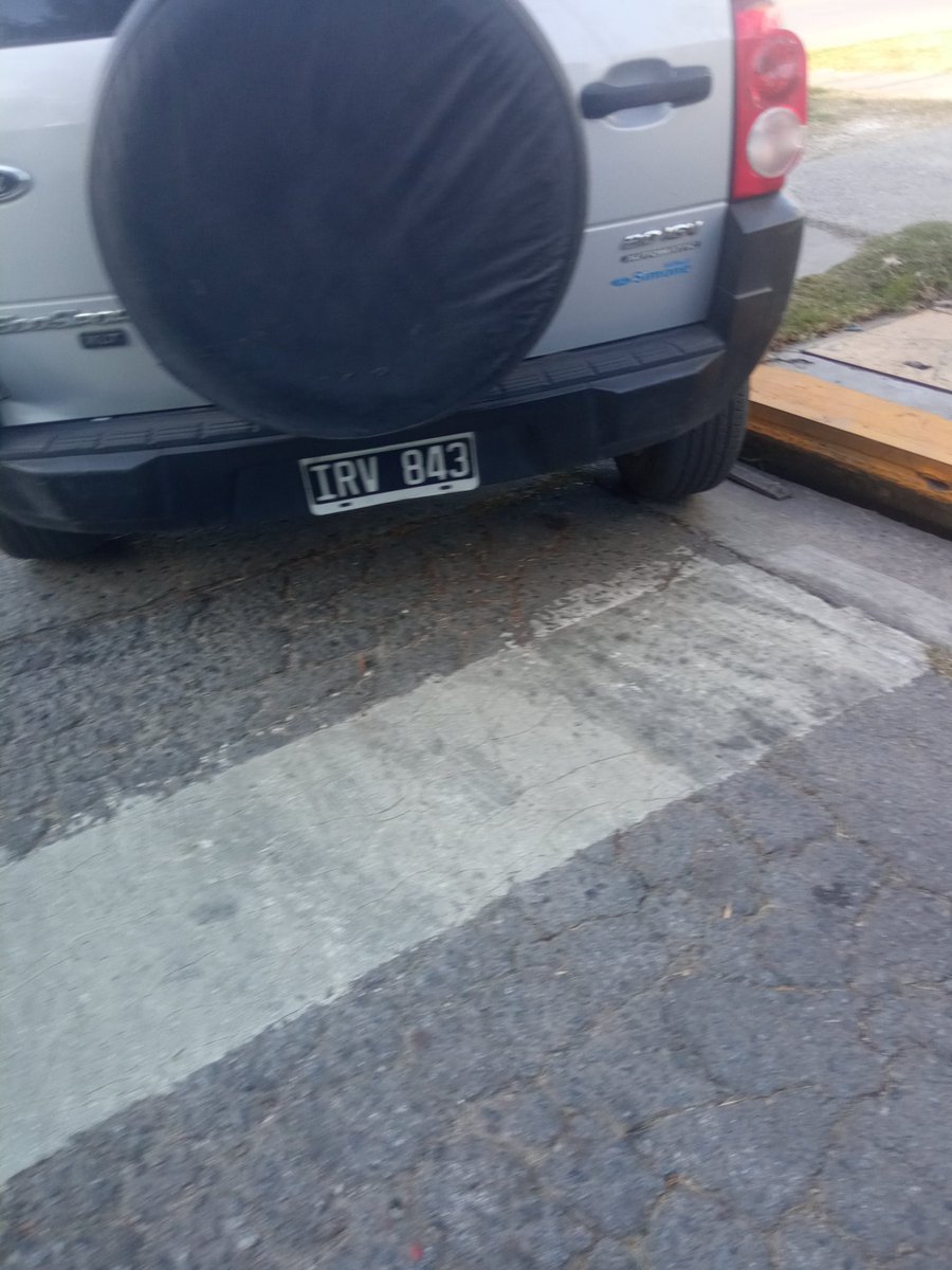 JuliMltn's tweet image. Gente de mierda capitulo mil #LaPlata #Transito #Garron