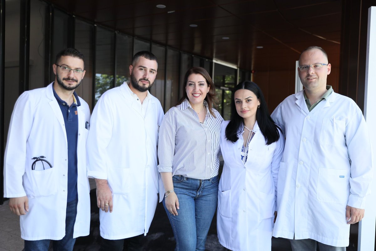 GManastirliu's tweet photo. 👩🏻‍⚕️ 👨‍⚕️ Dr. Eva Karame, Dr. Kostandin Gjyli, Dr. Borian Zeneli dhe Dr. Edison Skendo janë mjekët e rinj që sapo i janë bashkuar super stafit të Spitali Rajonal #Vlorë👍🏼

#Suksese https://t.co/eitUnwu0n6
