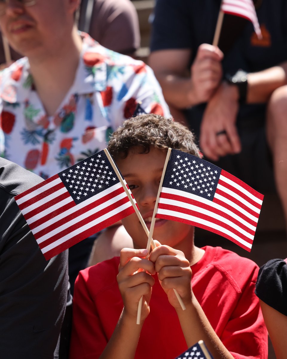 Day 2 of Boston Harborfest is in full swing! Check out programming in @DTownBostonBID (Downtown Crossing) area &amp; at Christopher Columbus Park all day! Tonight's fireworks, sponsored by <a href="/MandT_Bank/">M&T Bank</a> over Boston Harbor will begin at 9:15 p.m.