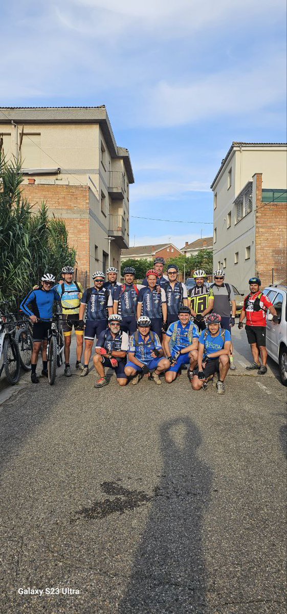 parramon's tweet photo. Ruta nocturna amb #btt fins a Pallargues, passant pel castell de les Sitges. Genial!!! @CCGuissona https://t.co/3z3JF0YA8C