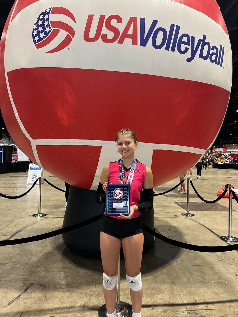 Congrats to Lexi Dahl and her team for finishing 3rd at USAV Nationals in 15 USA!  So proud of you Lex 🤍🐺