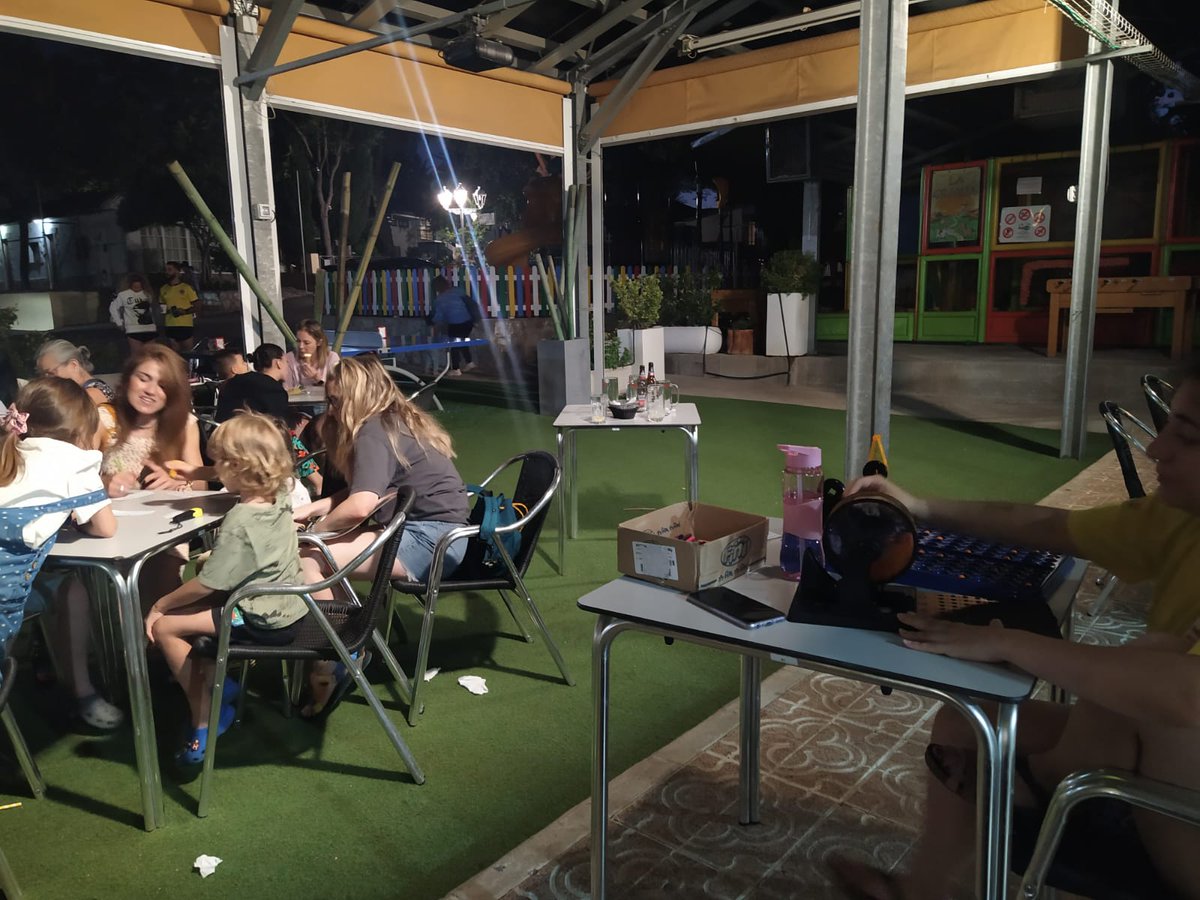 Noche de juegos. «Camping Madrid Arco Iris», ¡VERANO FELIZ!  #actividadesEnMadrid #Animación #Splash #familyfriendly #bungalows #Suites #turismoMadrid #momentos #Madrid #conniños #Naturaleza #CampingMadrid #BusCampingMadrid @CampingMadridArcoIris @RestauranteMadridArcoIris