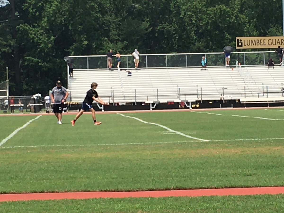 RJFoxx1's tweet photo. Had a great time at UNC Pembroke’s prospect camp! Thanks for the invite @CoachHallUNCP #UNCP #football https://t.co/KSMSdfEIu4