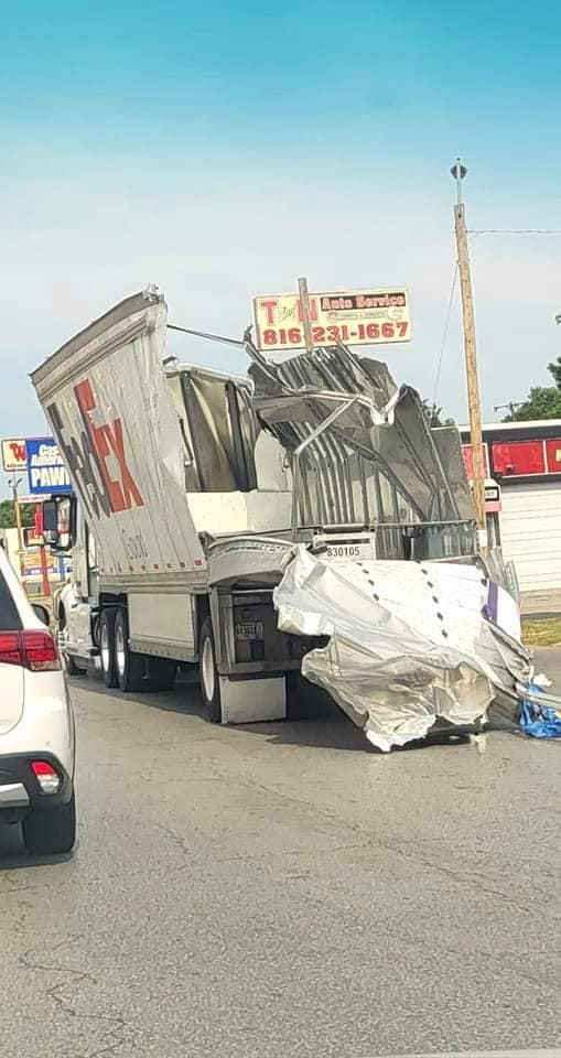 MissouriBridge's tweet photo. If you can even see this and aren't rate limited by that moron running this dying site; just know... I ate very well this week (and last week).

Now if you'll excuse me, I have more bridge business to take care of. Such as standing here, and eating trucks. Stay safe, friends. https://t.co/IulToVSZ4T