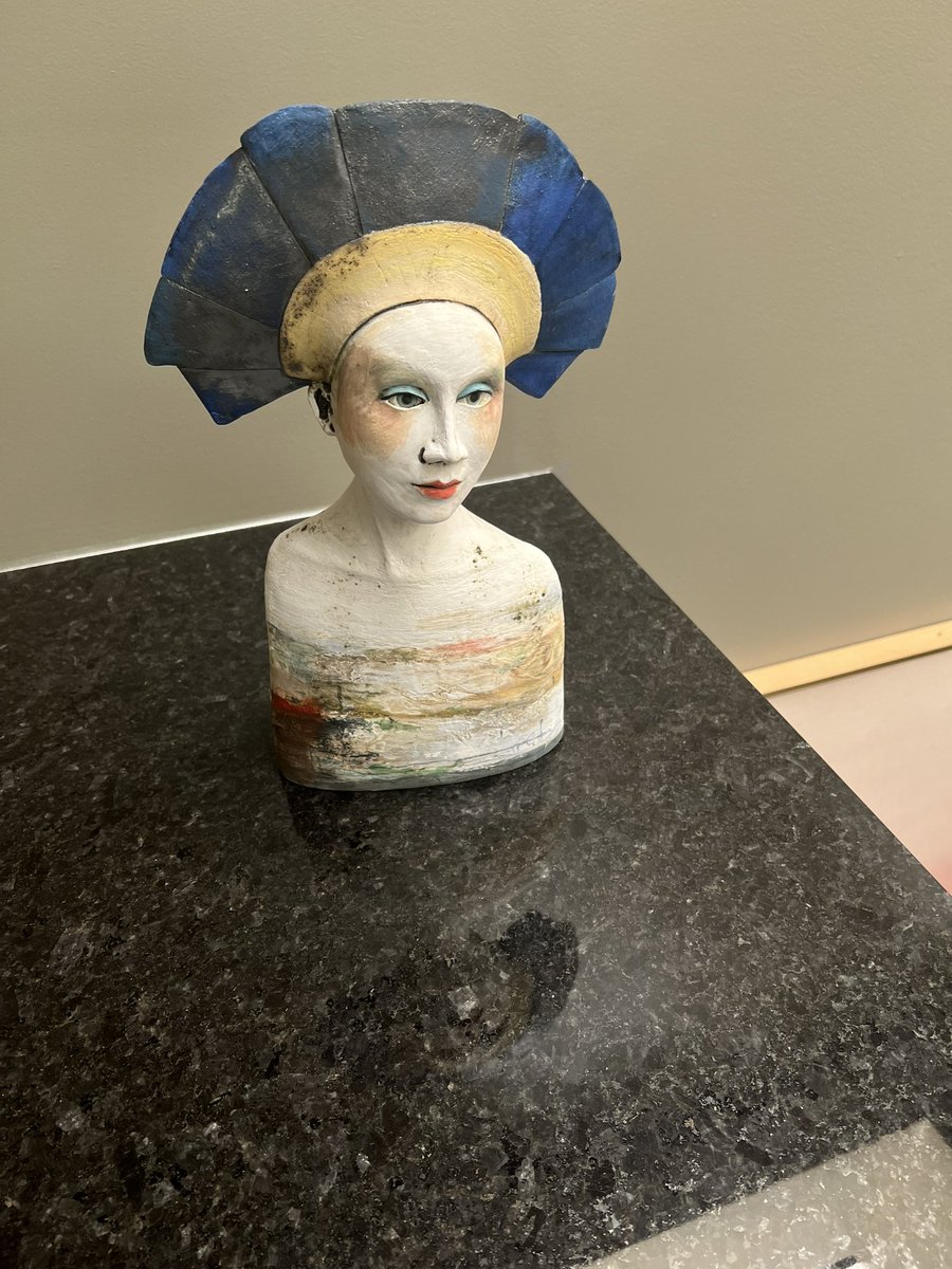 CraigJBHenders2's tweet photo. Meet our newest visitor from London England! Created by #ceramics artist #SallyMacdonell @CeramicsCentre @ceramicsmonthly @an_artnews https://t.co/fkQKfIapYa