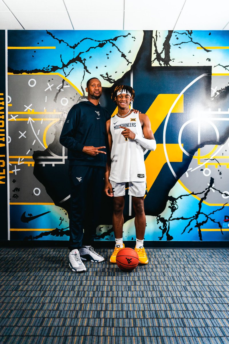 AJ_Swinton23's tweet photo. #HailWV #notcommitted #LLPAPI β€οΈβπ©Ή https://t.co/Ic82Wajynf
