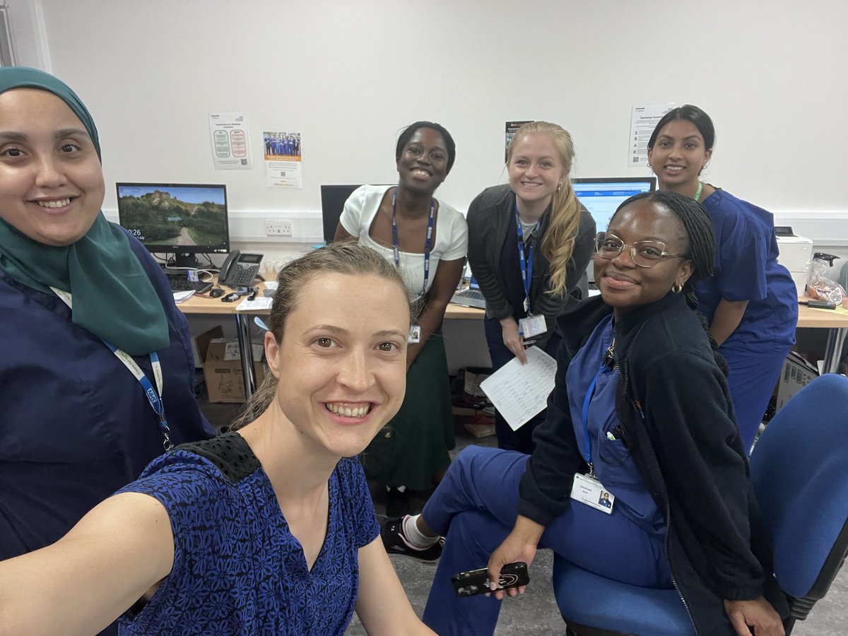 All female general surgical handover! We’re taking over 💪 💃

#womeninsurgery #ilooklikeasurgeon @WomenSurgeonsUK @womeninsurgery #workhardplayhard