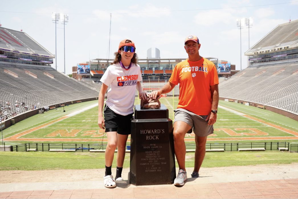 sunshinecar16's tweet image. Little late but had a great time at the Dabo Swinney Clemson football camp. I learned a lot from many different coaches and will carry that with me and thank god for the opportunity.
@ClemsonFB @CoachTorain_16 @stcloudfootball