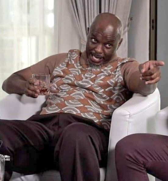 littleRumani's tweet image. &quot;I am from a poor background ends at 30.&quot; After that you are the background 😂😂😂